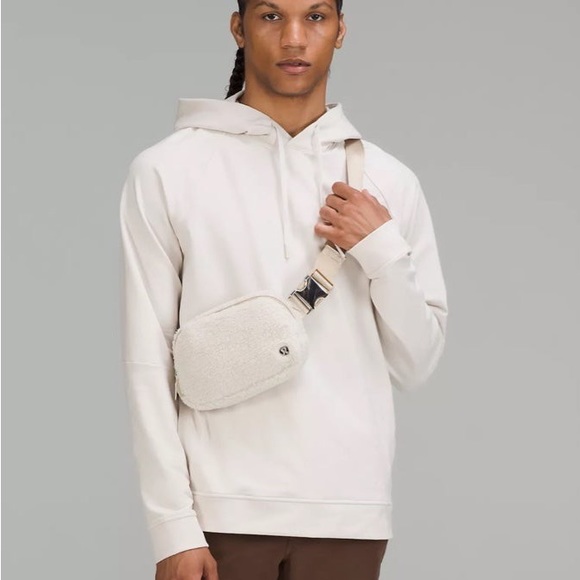Lululemon Everywhere Ivory Fleece belt bag NWT - Picture 7 of 7